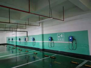 車(chē)庫(kù)電動(dòng)汽車(chē)充電在